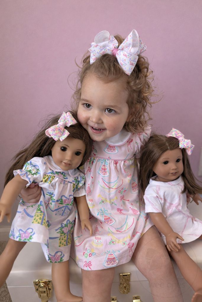 Medium Birthday Girl Print Grosgrain Hair Bow