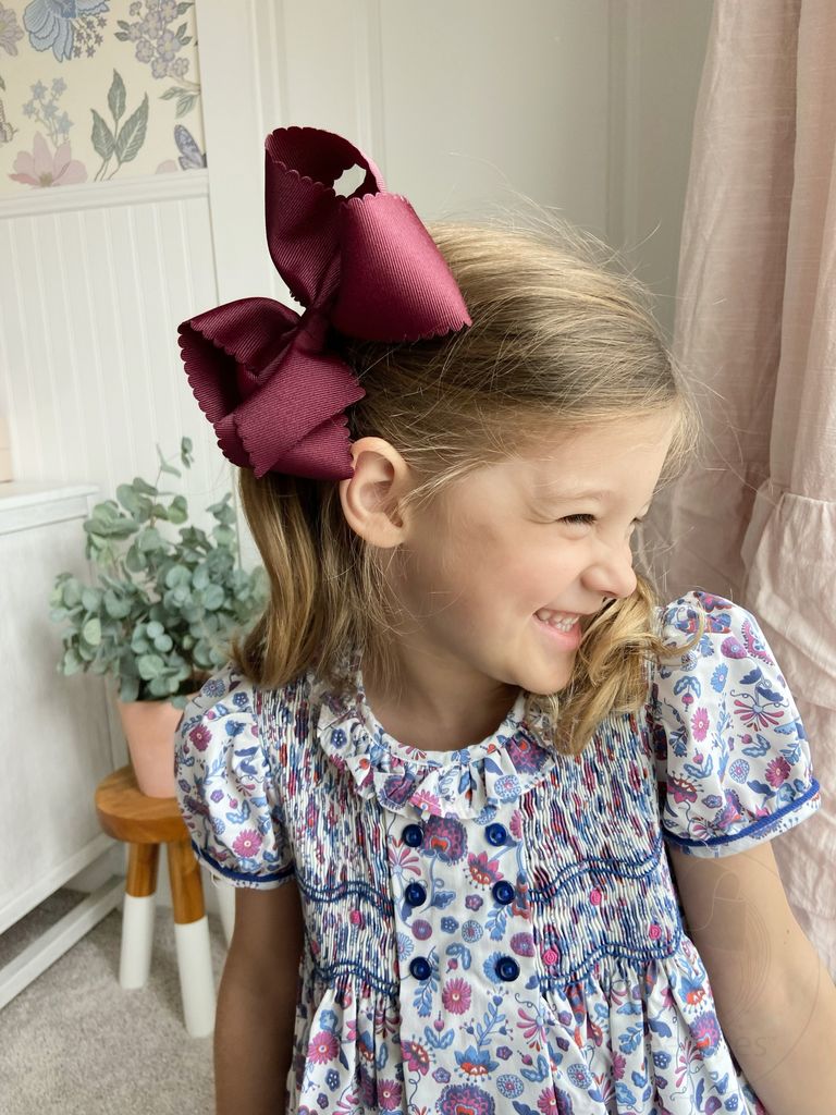 King Grosgrain Hair Bow Scalloped Edge
