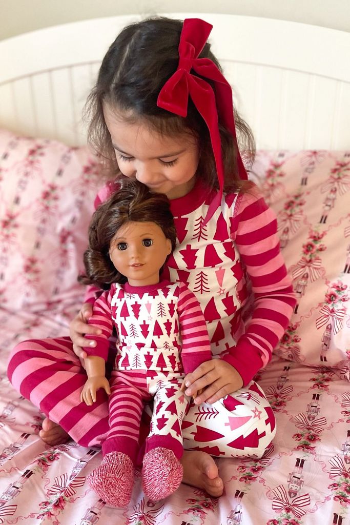 Medium Velvet Bowtie with Plain Wrap and Streamer Tails
